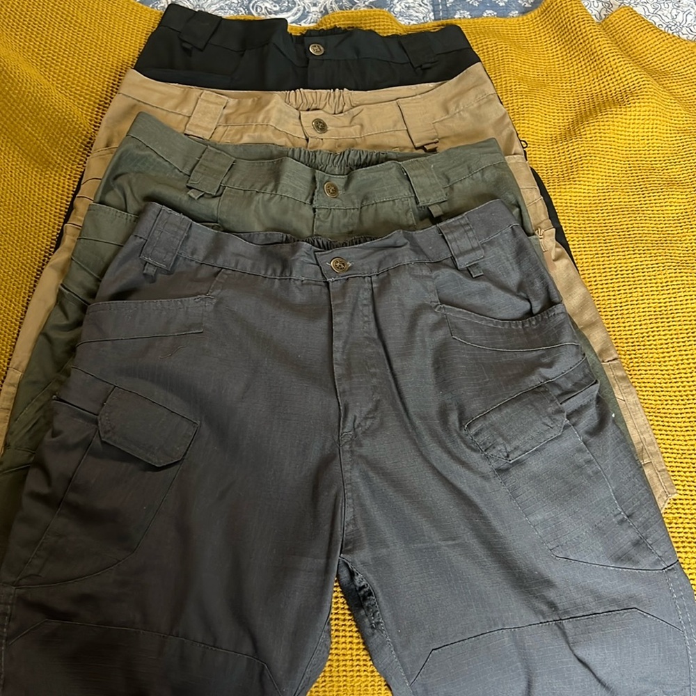 4 Men’s Shorts Size Medium Waist 31” Black Tan Green Gray Light Weight